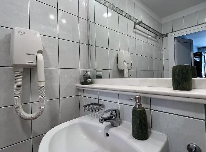 Summer H. Sunny Daire *